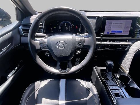 Used 2025 Toyota Camry SE FWD image 6