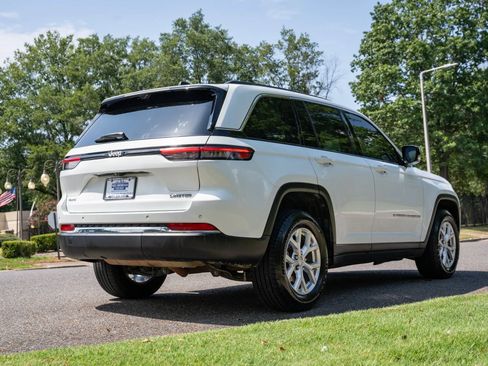 Used 2023 Jeep Grand Cherokee Limited w/ Luxury Tech Group II AWD/4WD image 5