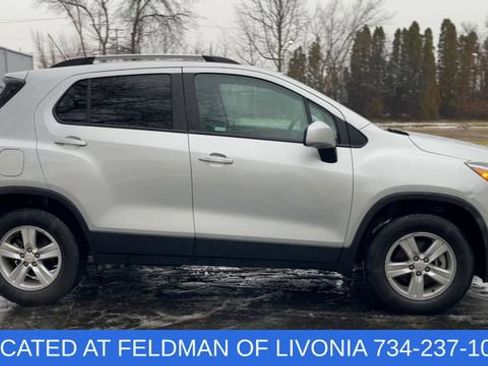Certified 2022 Chevrolet Trax LT w/ LT Convenience Package image 9