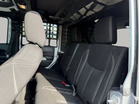 Used 2014 Jeep Wrangler Unlimited Rubicon w/ Connectivity Group image 30