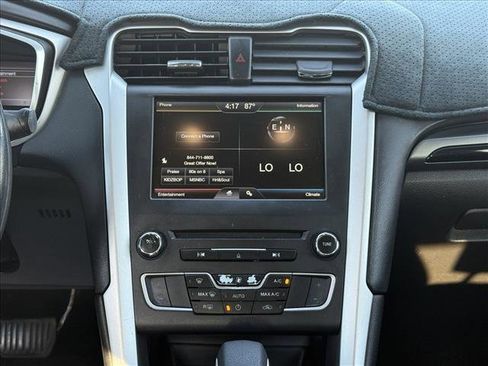 Used 2016 Ford Fusion SE image 17