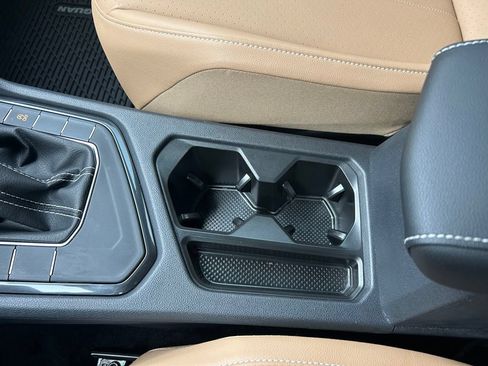 Certified 2023 Volkswagen Tiguan SE FWD image 26