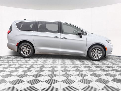 New 2026 Chrysler Pacifica Select FWD image 13