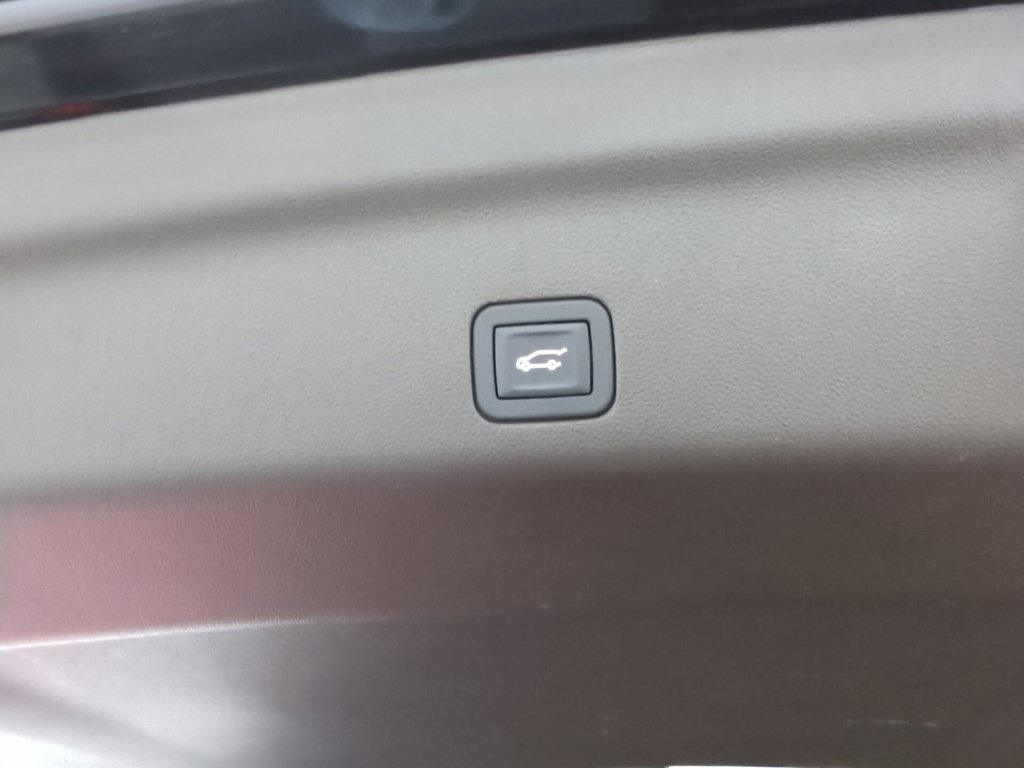 Used 2025 GMC Yukon Elevation AWD/4WD image 32