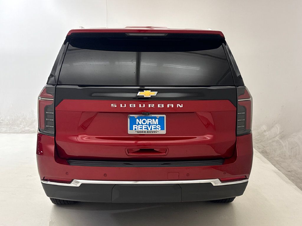 Used 2025 Chevrolet Suburban LS RWD image 8