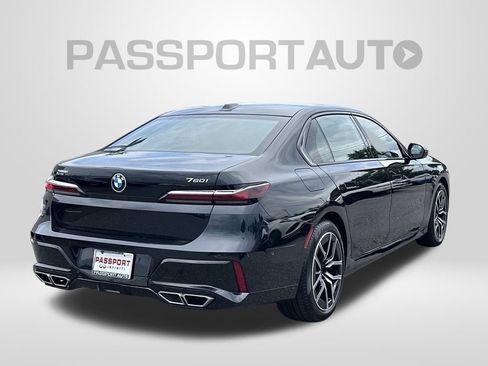 Used 2023 BMW 760i xDrive w/ Parking Assistance Package AWD/4WD image 5