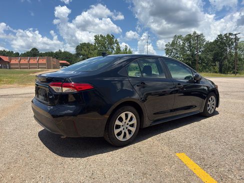 Used 2023 Toyota Corolla LE FWD image 5