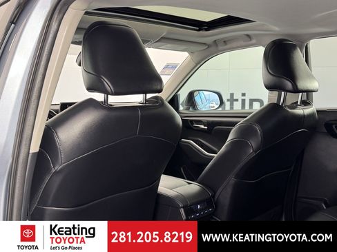 Used 2021 Toyota Highlander XLE image 16