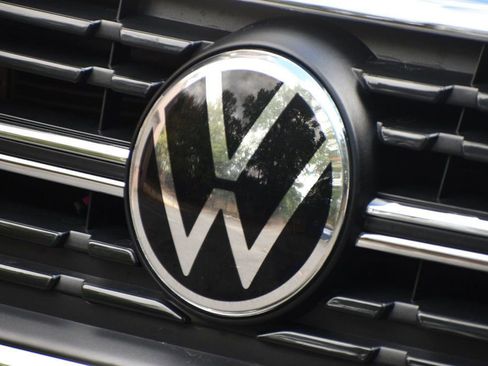 Used 2022 Volkswagen Jetta SE w/ Panoramic Sunroof Package image 4