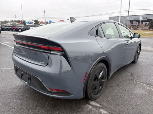 Used 2025 Toyota Prius LE image 3