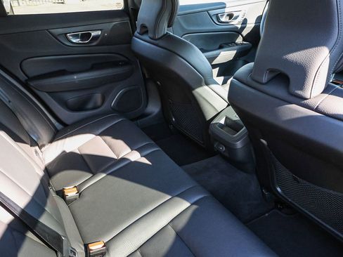 Used 2025 Volvo V60 B5 Cross Country Plus image 19