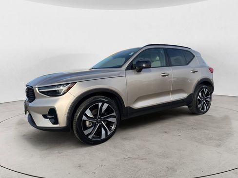 Certified 2023 Volvo XC40 B5 Ultimate w/ Protection Package Premier AWD/4WD image 2