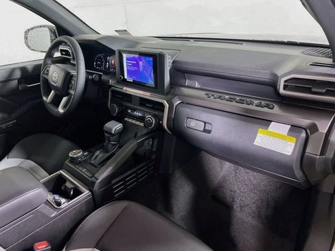Certified 2025 Toyota Tacoma TRD Off-Road AWD/4WD image 25