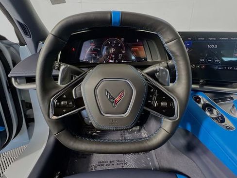 Used 2022 Chevrolet Corvette Stingray Premium Cpe w/ Z51 Performance Package RWD image 16
