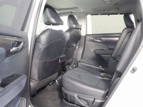 Used 2023 Toyota Highlander Limited AWD/4WD image 11