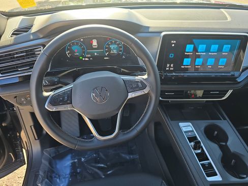 Used 2024 Volkswagen Atlas Cross Sport SE AWD/4WD image 18