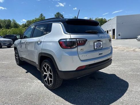 Used 2024 Jeep Compass Limited AWD/4WD image 4