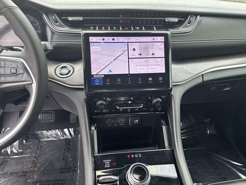 Used 2023 Jeep Grand Cherokee L Limited AWD/4WD image 25