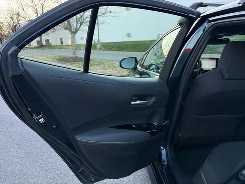 Used 2021 Toyota Corolla SE w/ Carpet Mat Package (TMS) image 11