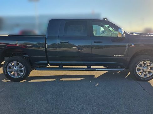 New 2026 RAM 2500 Laramie w/ Sport Appearance Package AWD/4WD image 6