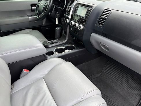 Used 2019 Toyota Sequoia Limited w/ Safety & Convenience Package AWD/4WD image 17