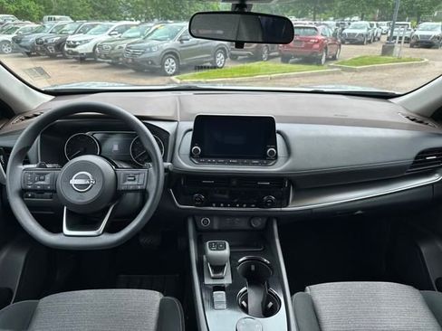 Used 2022 Nissan Rogue SV image 10