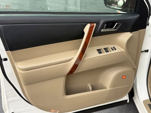 Used 2013 Toyota Highlander Limited image 7