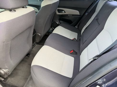 Used 2013 Chevrolet Cruze LS image 16