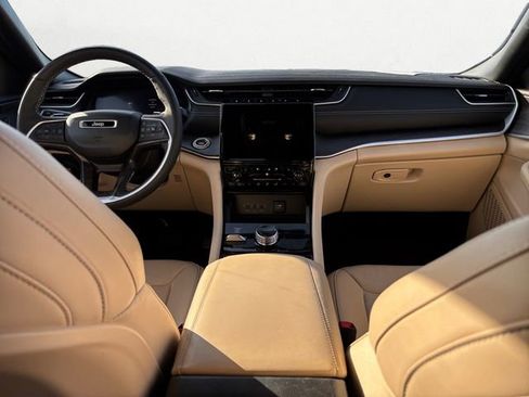 Used 2023 Jeep Grand Cherokee L Limited w/ Luxury Tech Group II image 10