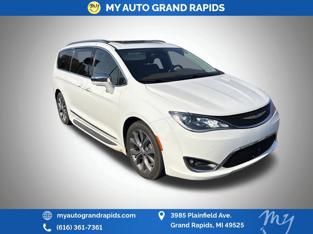 Used 2018 Chrysler Pacifica Limited w/ Tire & Wheel Group FWD image 10