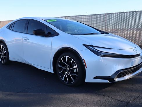 Certified 2025 Toyota Prius Plug-In Hybrid image 3