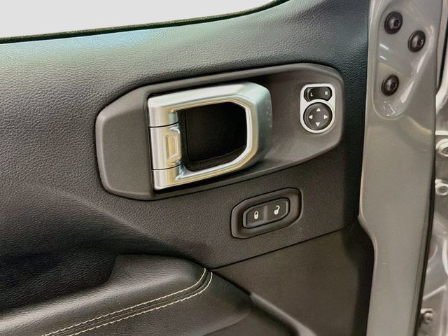 Used 2018 Jeep Wrangler Unlimited Sahara AWD/4WD image 17