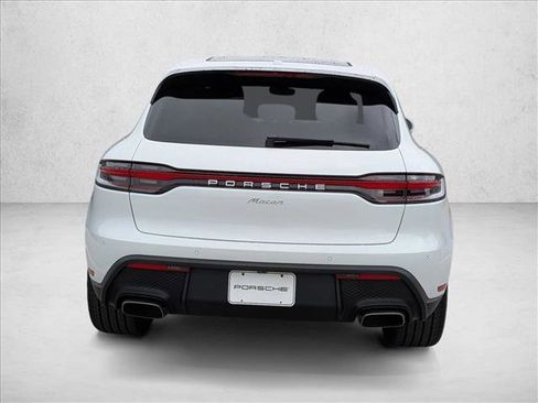 Certified 2025 Porsche Macan image 10