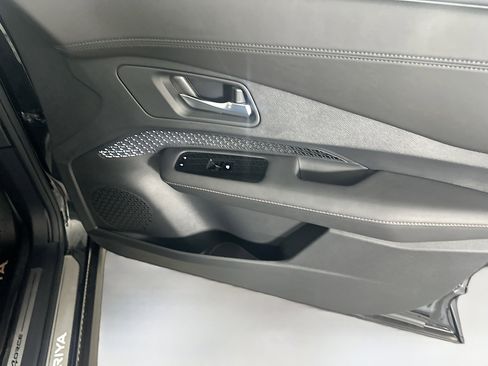 Used 2024 Nissan Ariya AWD image 32