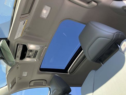 Used 2022 Toyota RAV4 XLE Premium image 21