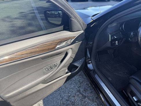 Used 2018 BMW 530e RWD image 12