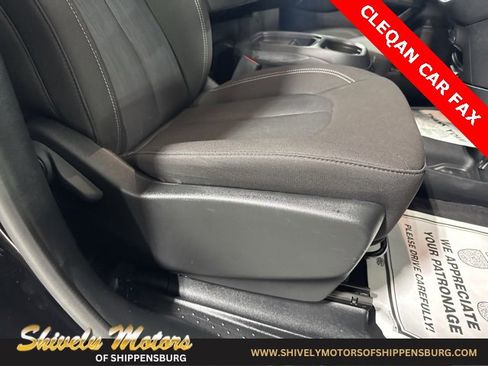 Used 2024 Chrysler Pacifica Touring image 41