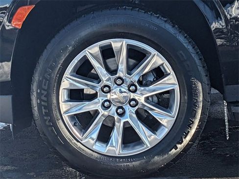 Used 2021 Chevrolet Suburban Premier w/ Premium Package image 38