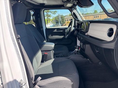 Used 2025 Jeep Wrangler Unlimited Sahara AWD/4WD image 12
