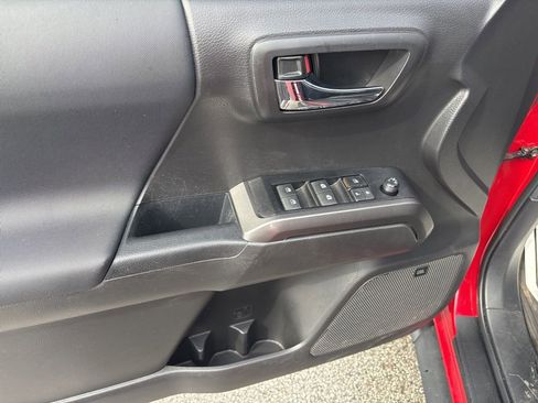 Used 2023 Toyota Tacoma TRD Sport w/ TRD Premium Sport Package AWD/4WD image 21