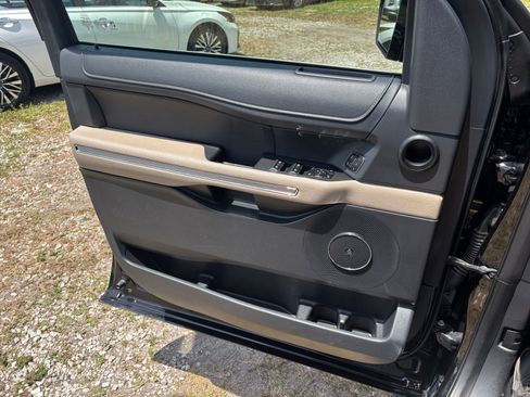Used 2024 Ford Expedition Limited RWD image 18