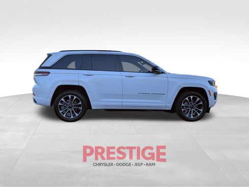 Used 2024 Jeep Grand Cherokee Overland w/ Advanced Protech Group III AWD/4WD image 7