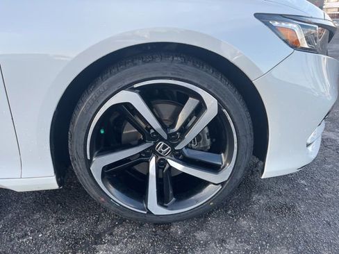 Used 2018 Honda Accord Sport image 5