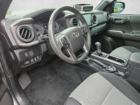 Used 2022 Toyota Tacoma TRD Sport w/ Technology Package AWD/4WD image 10