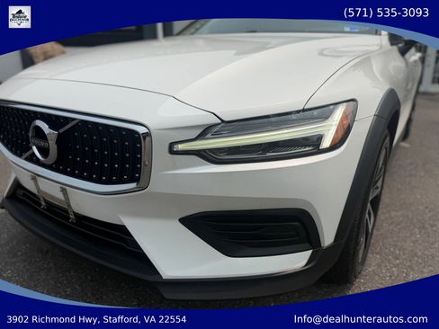 Used 2020 Volvo V60 T5 Cross Country AWD/4WD image 9