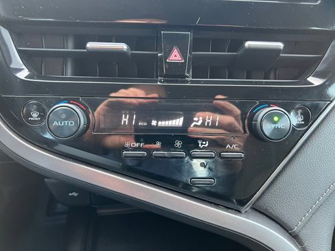 Used 2022 Toyota Camry LE image 22