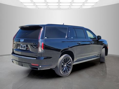 Used 2022 Cadillac Escalade ESV Sport Platinum w/ LPO, ONYX Package AWD/4WD image 4