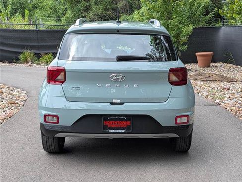 Certified 2025 Hyundai Venue Limited FWD image 4