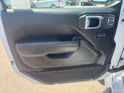 Used 2022 Jeep Wrangler Sport AWD/4WD image 12
