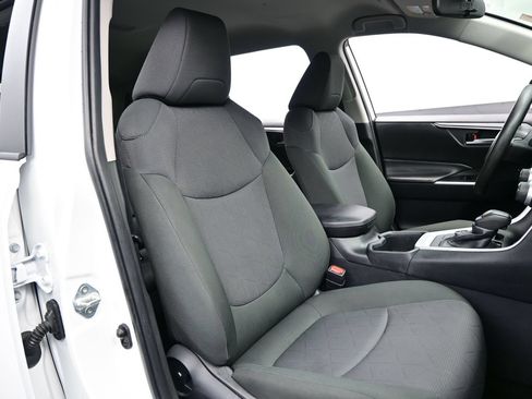 Used 2024 Toyota RAV4 XLE AWD/4WD image 14